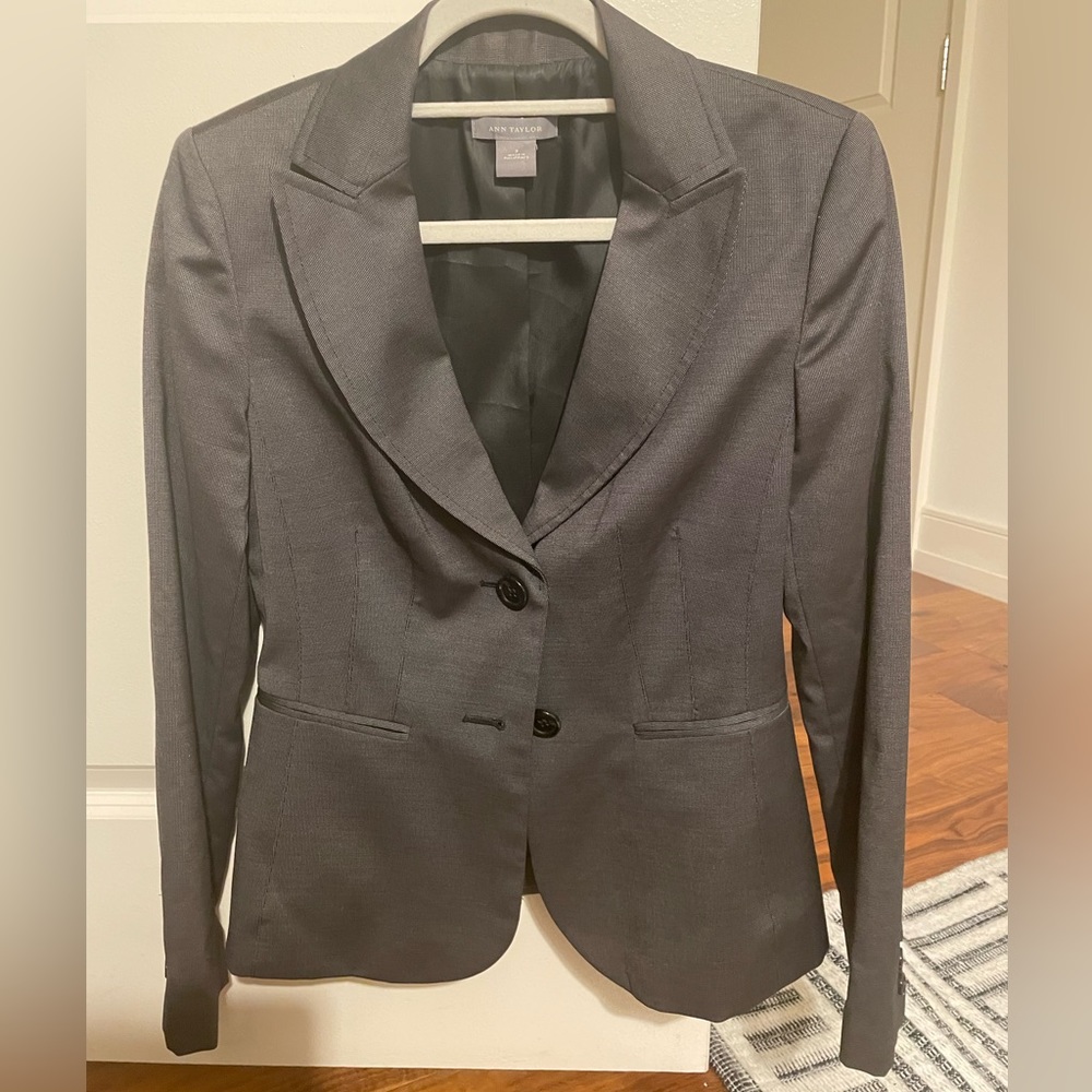 Ann Taylor Women’s Blazer (Size 2)